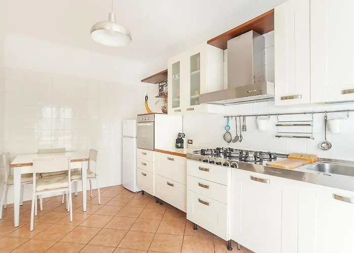 Eur Luminous And Large Family Terrace